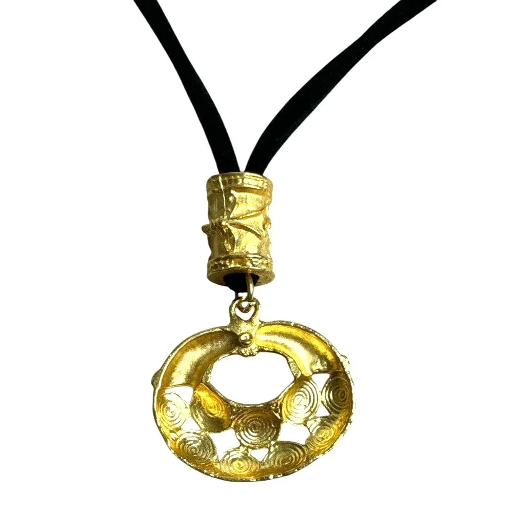 Arte Chibcha Pre‑Colombian Gold‑Plated Pendant on Velvet‎ Cord